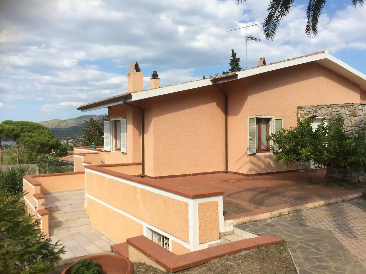 Villalara con piscina e vista mare Portoferraio