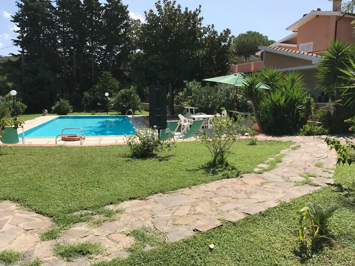 Villalara con piscina e vista mare Portoferraio