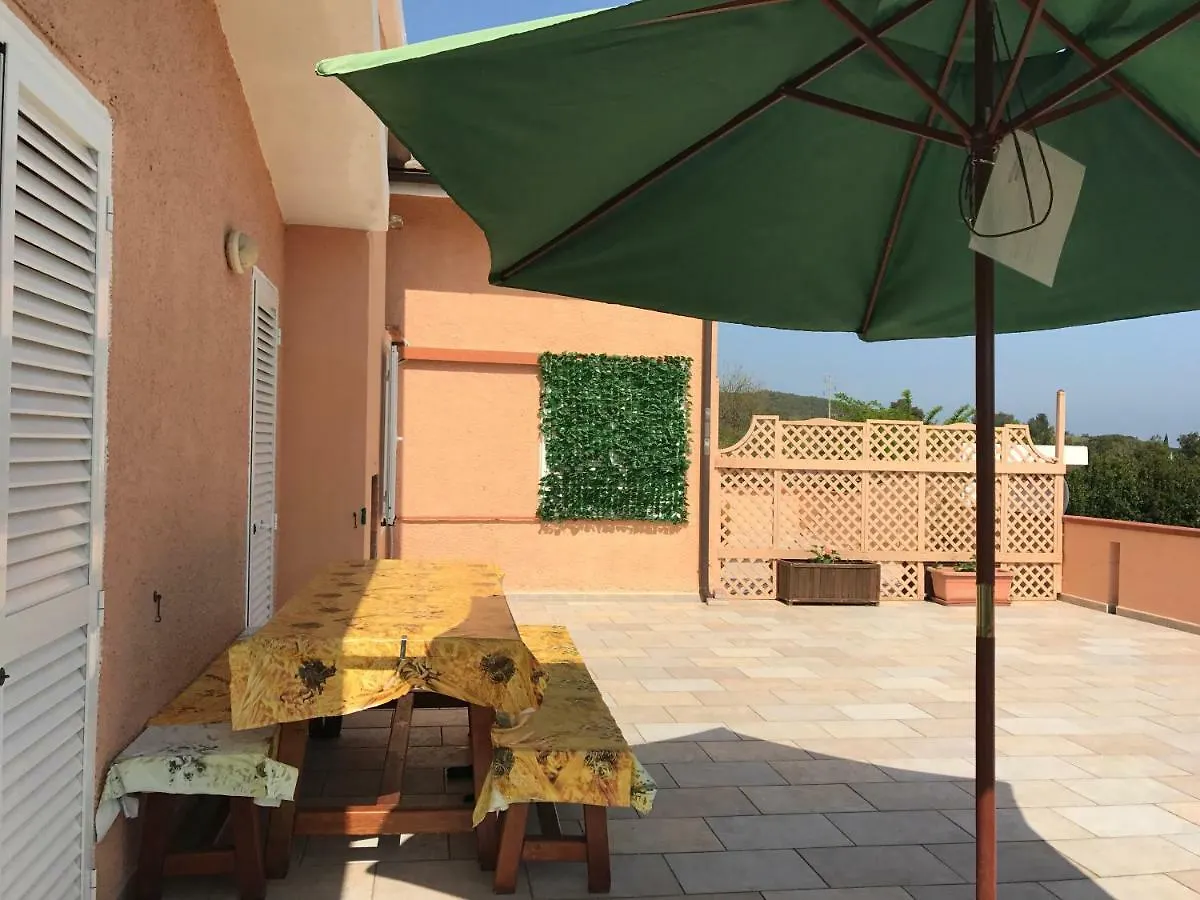 Villalara con piscina e vista mare Portoferraio 0*,