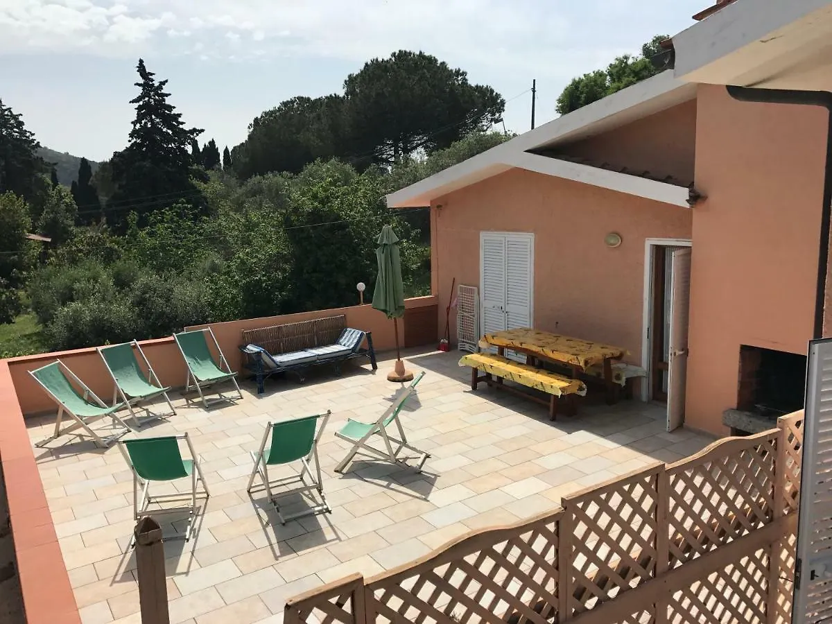 Villalara con piscina e vista mare Portoferraio